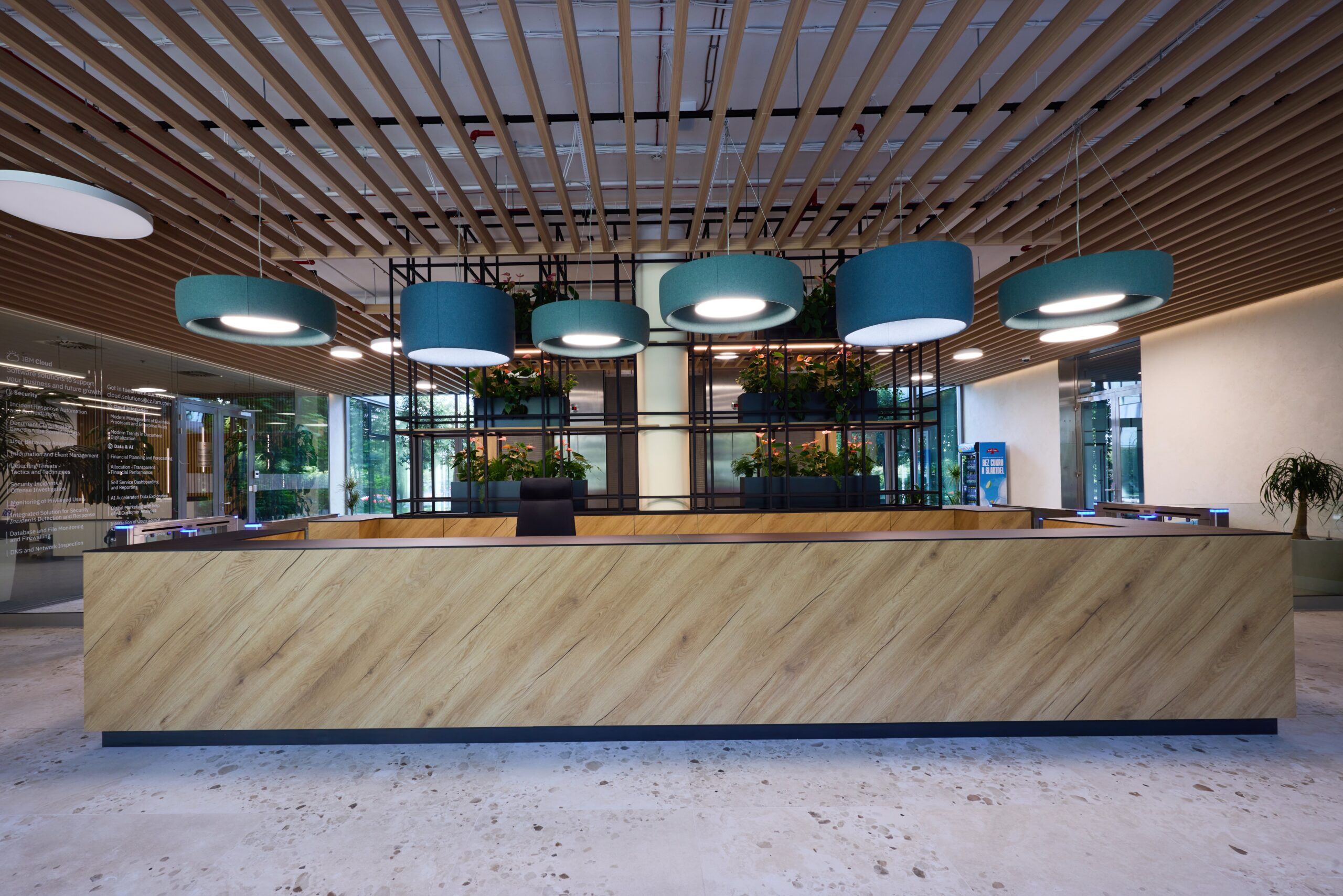 Ondrej-Vibes-WhiteStar-The-Park-Recepce-obchody-Fullres-00035-scaled