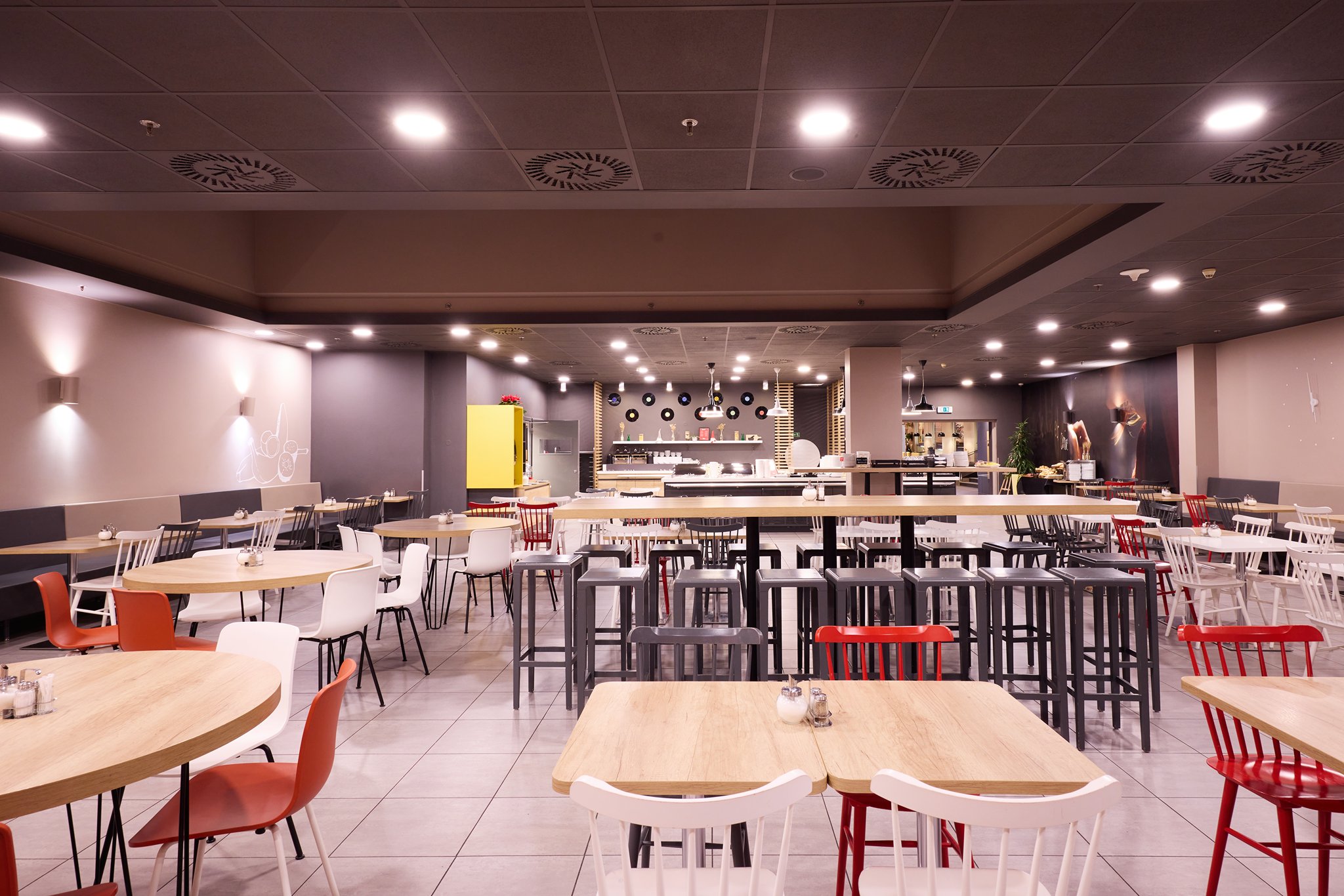 Hotel-Ibis-2048px-0004