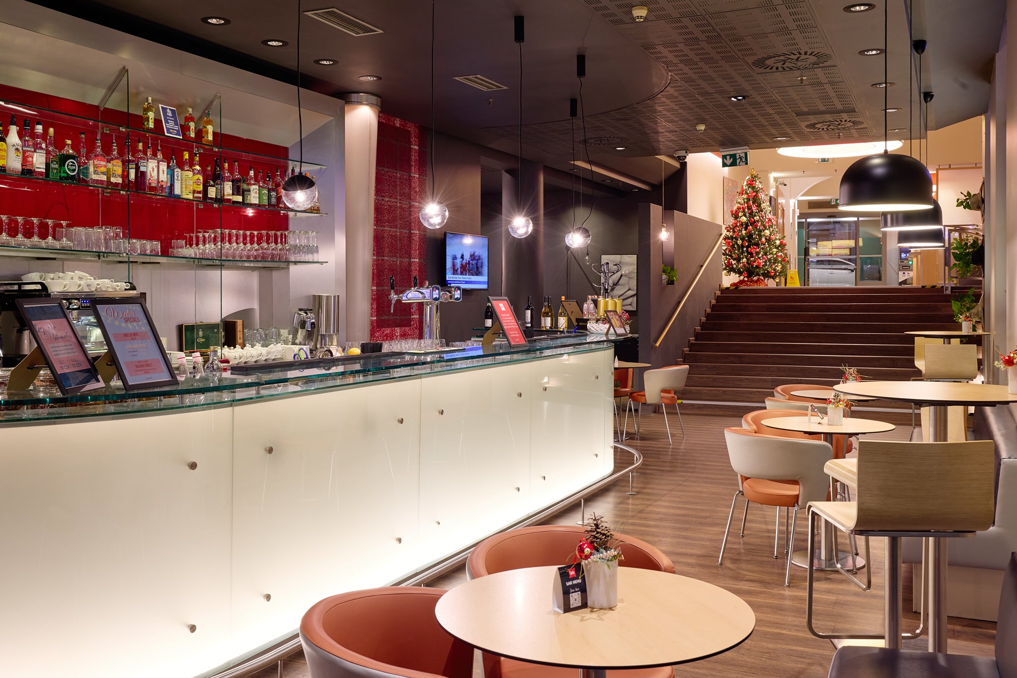 Hotel-Ibis-2048px-0021