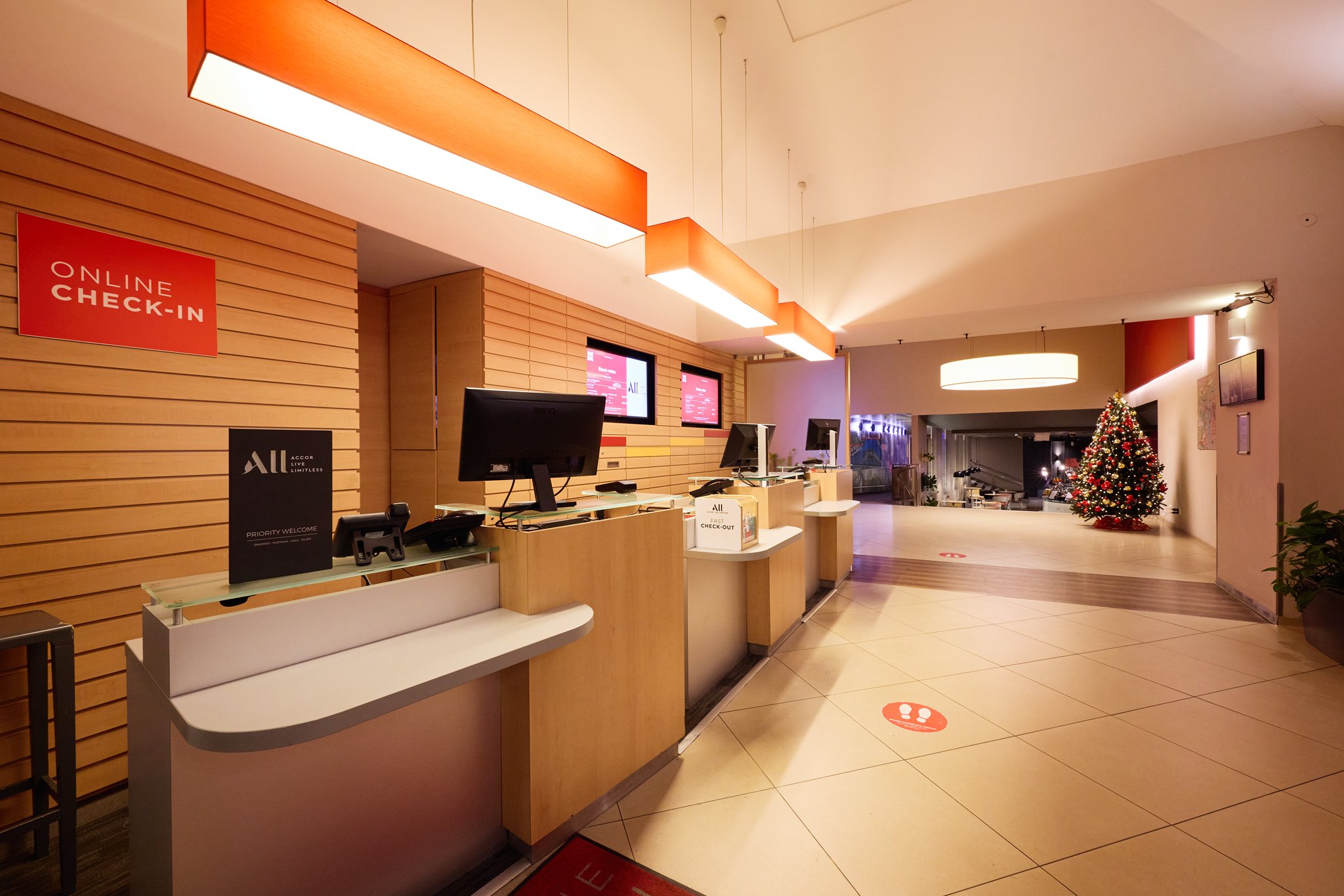 Hotel-Ibis-2048px-0031